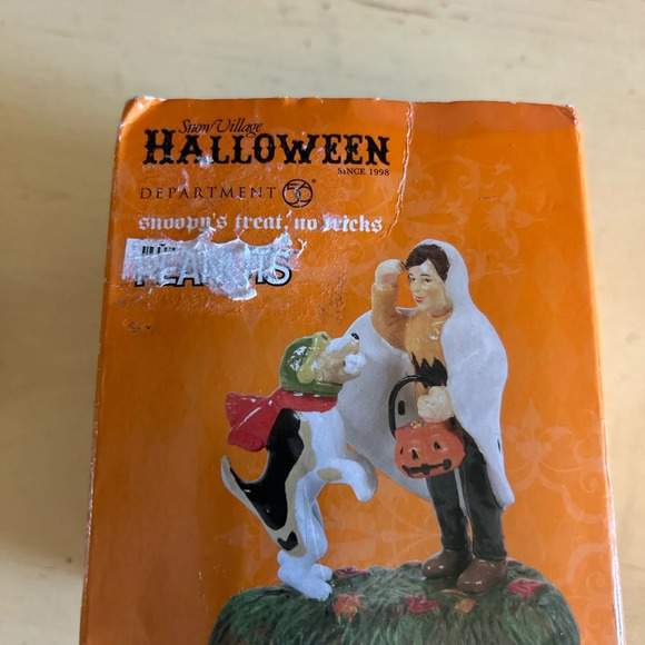 DEPARTMENT 56 Snow Village Halloween Snoopy's Treat, No Tricks NEW - Picture 6 of 6